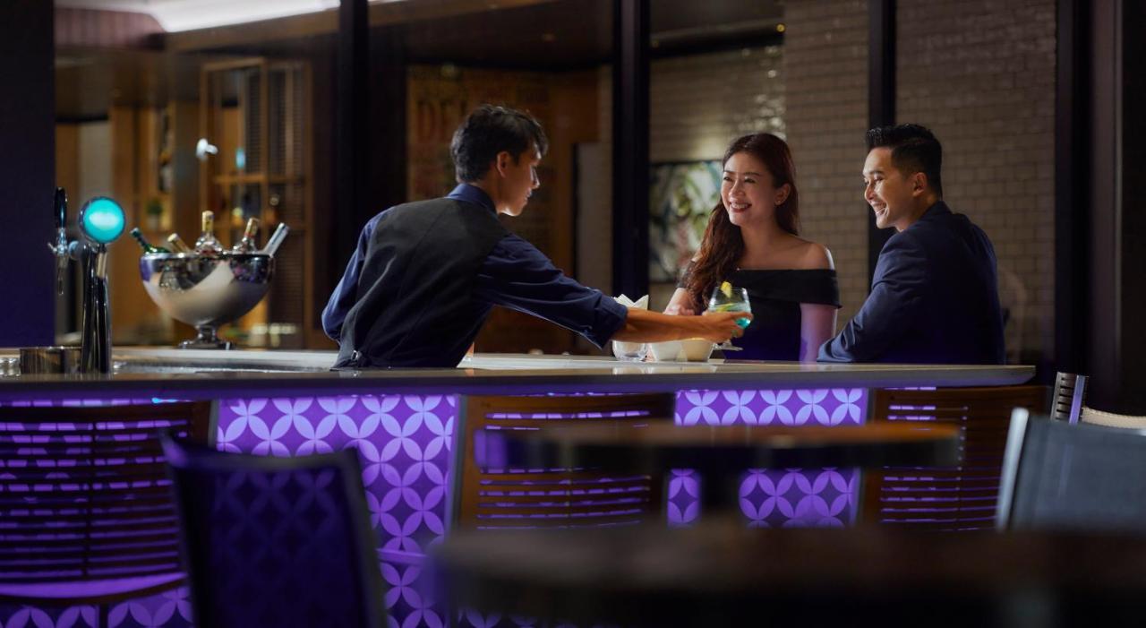 อมารี กัวลาลัมเปอร์ Hotel ภายนอก รูปภาพ The bar at the 101 Skybar