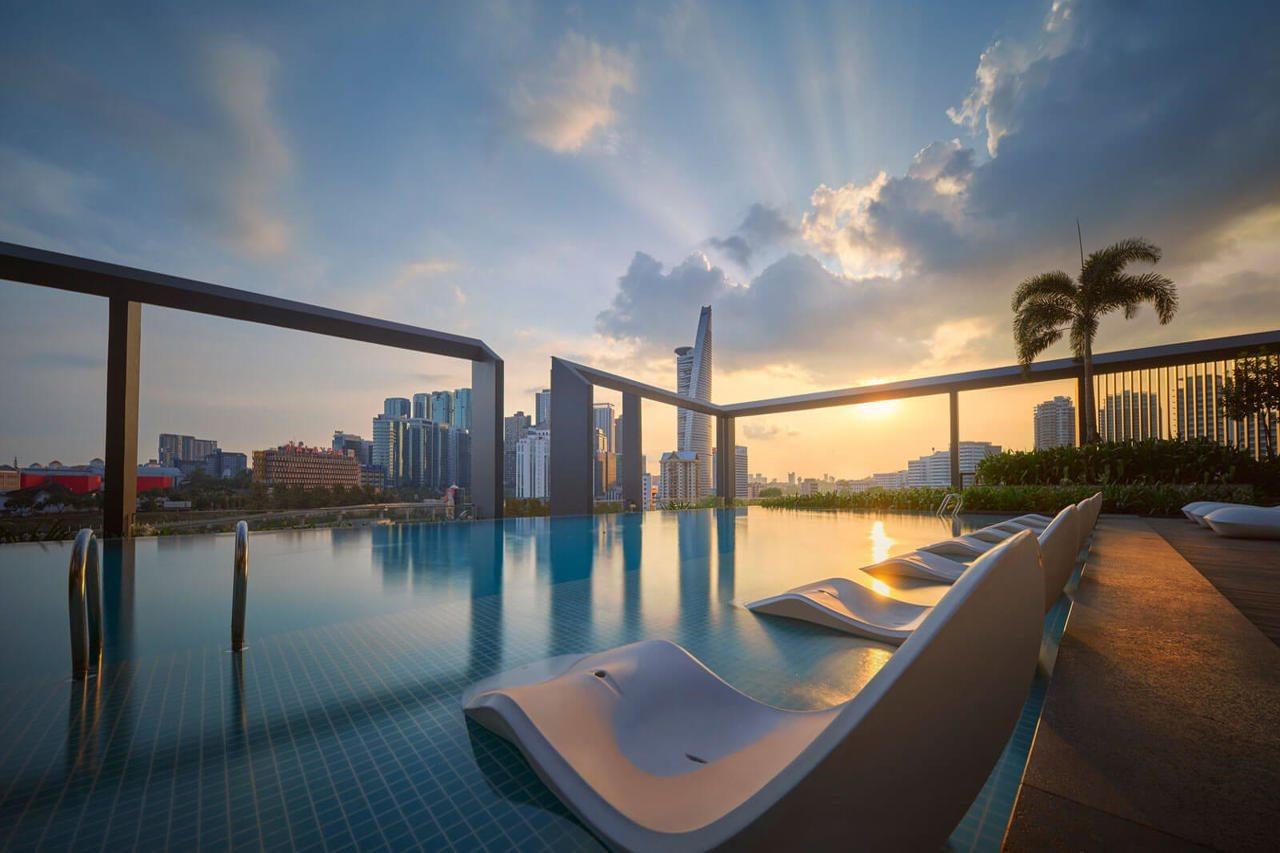อมารี กัวลาลัมเปอร์ Hotel ภายนอก รูปภาพ The swimming pool at the Sky Deck